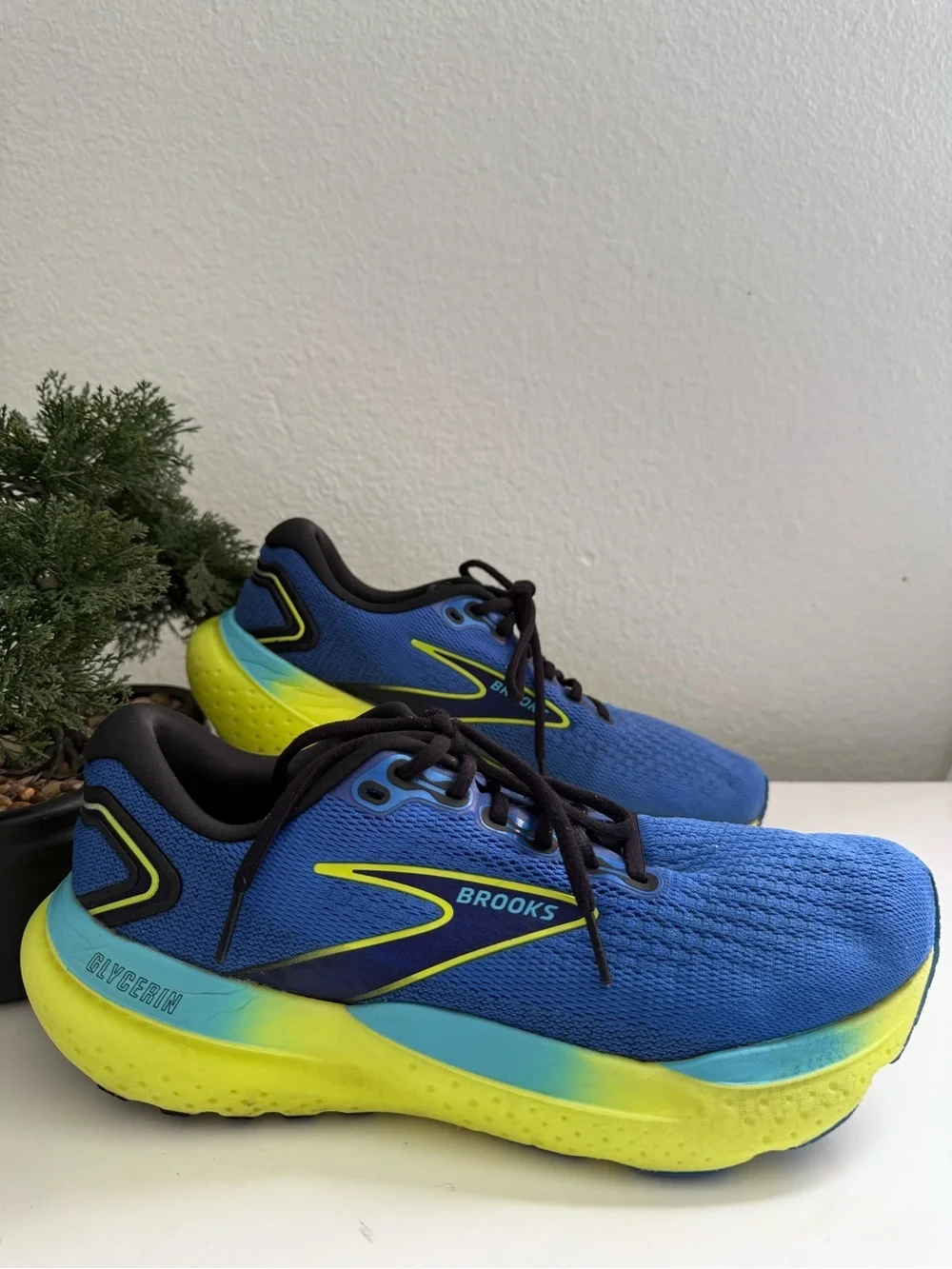 Brooks Glycerin 21  Men size 10 Blue and Neon Yellow Running Shoes